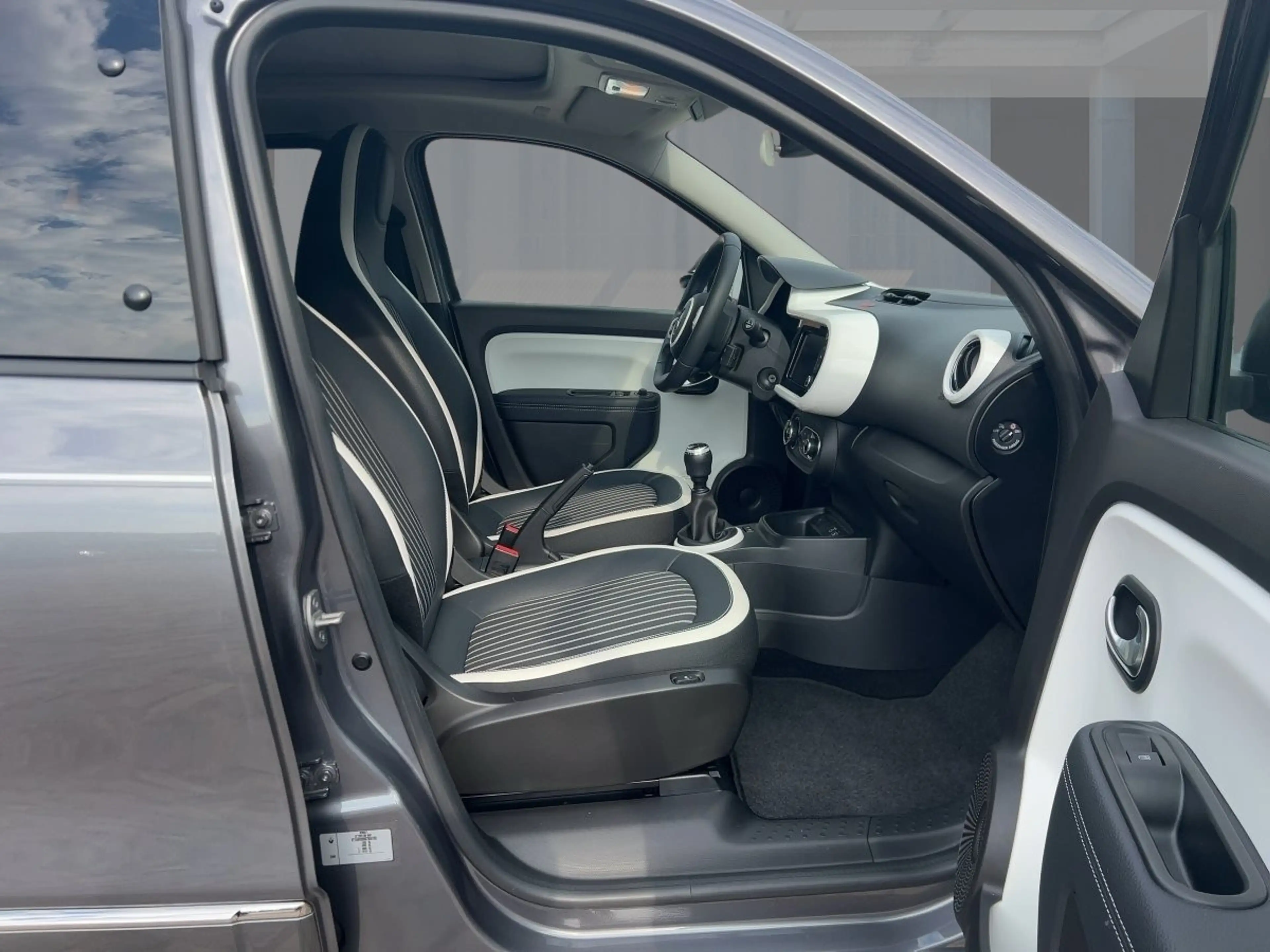 Renault Twingo INTENS SCe 65 Faltschiebedach — photo 8