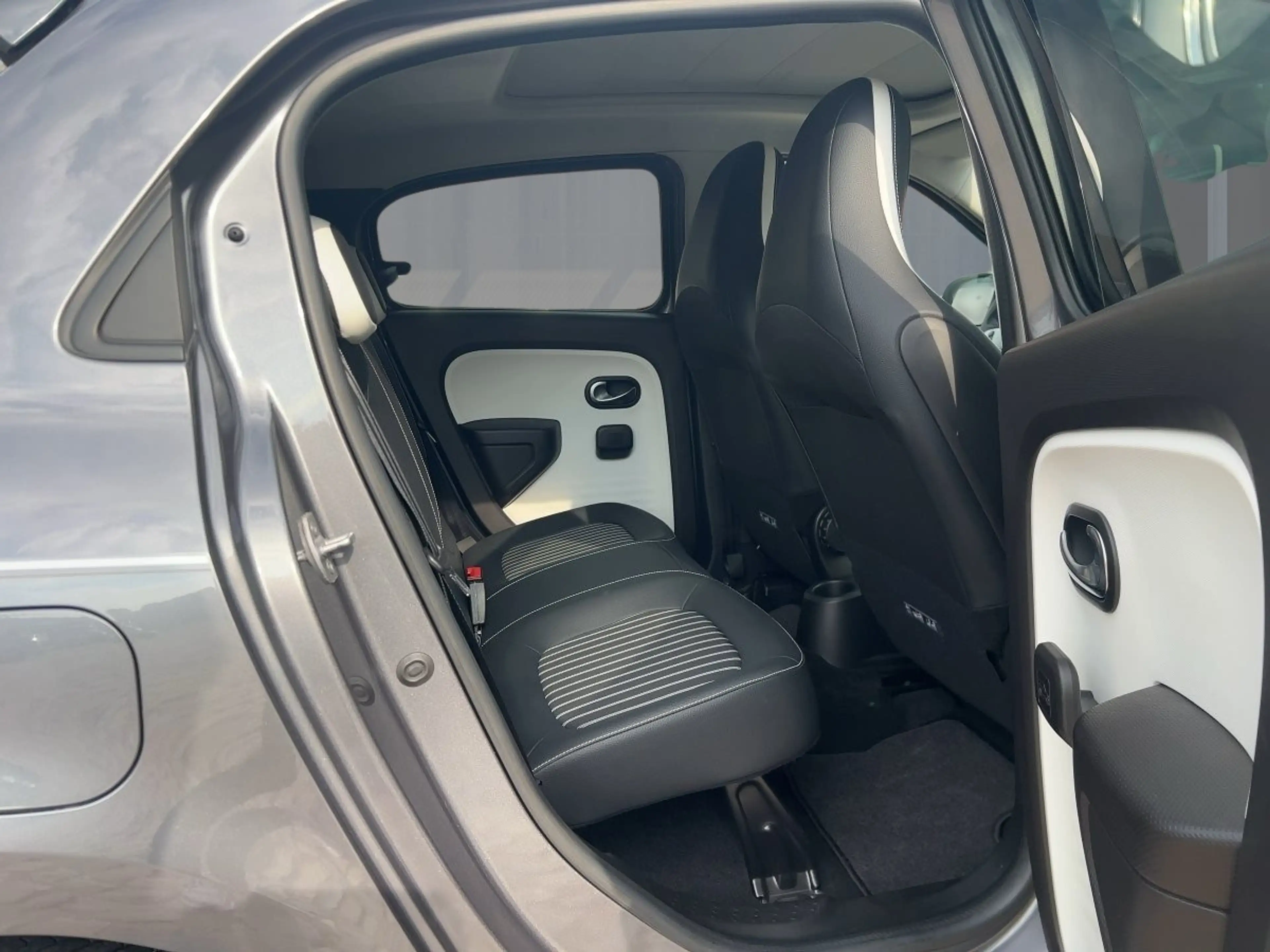 Renault Twingo INTENS SCe 65 Faltschiebedach — photo 9