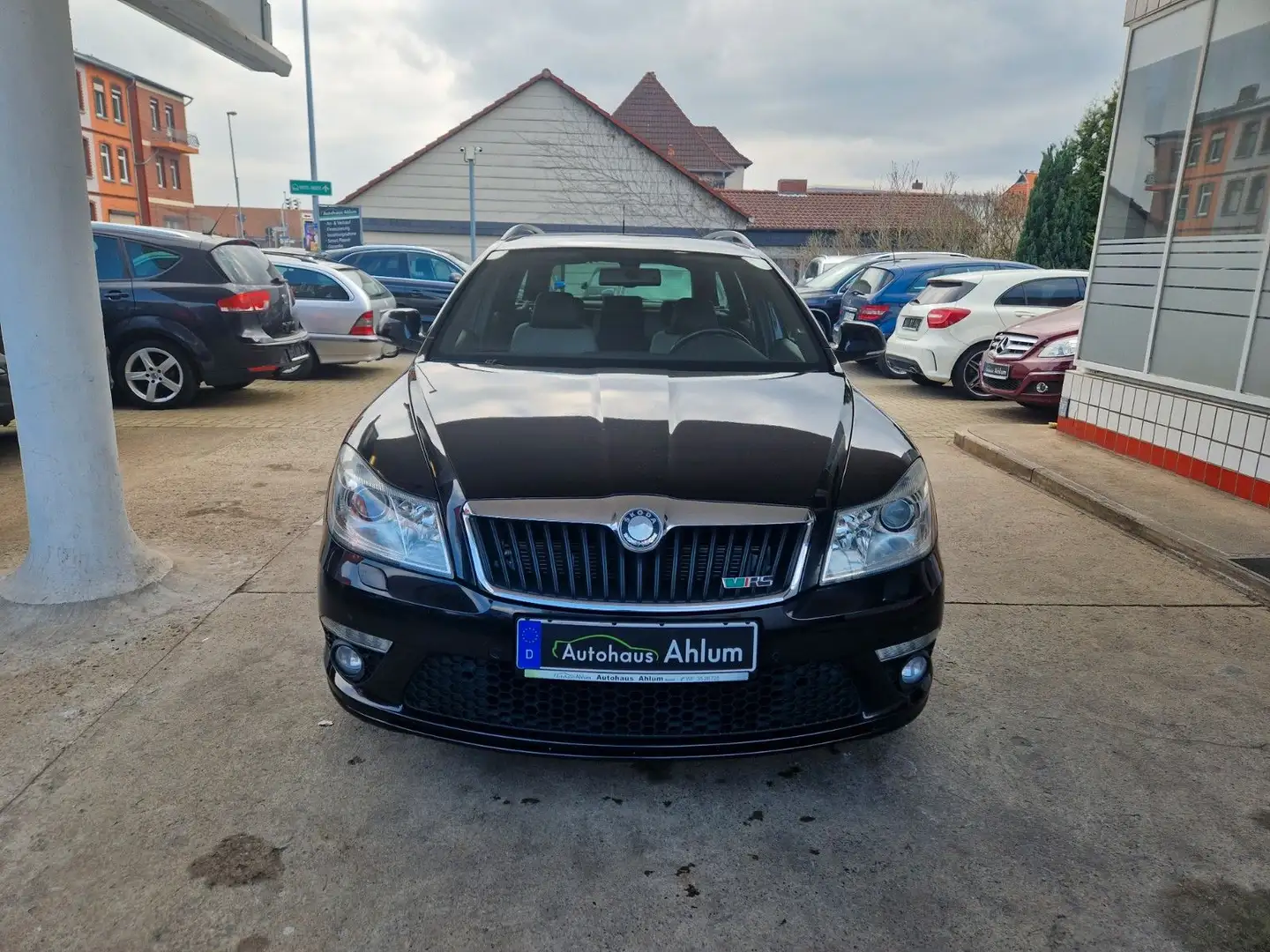 Skoda Octavia Combi RS 8-Fach Klima SHZG PDC Xenon Schwarz - 2