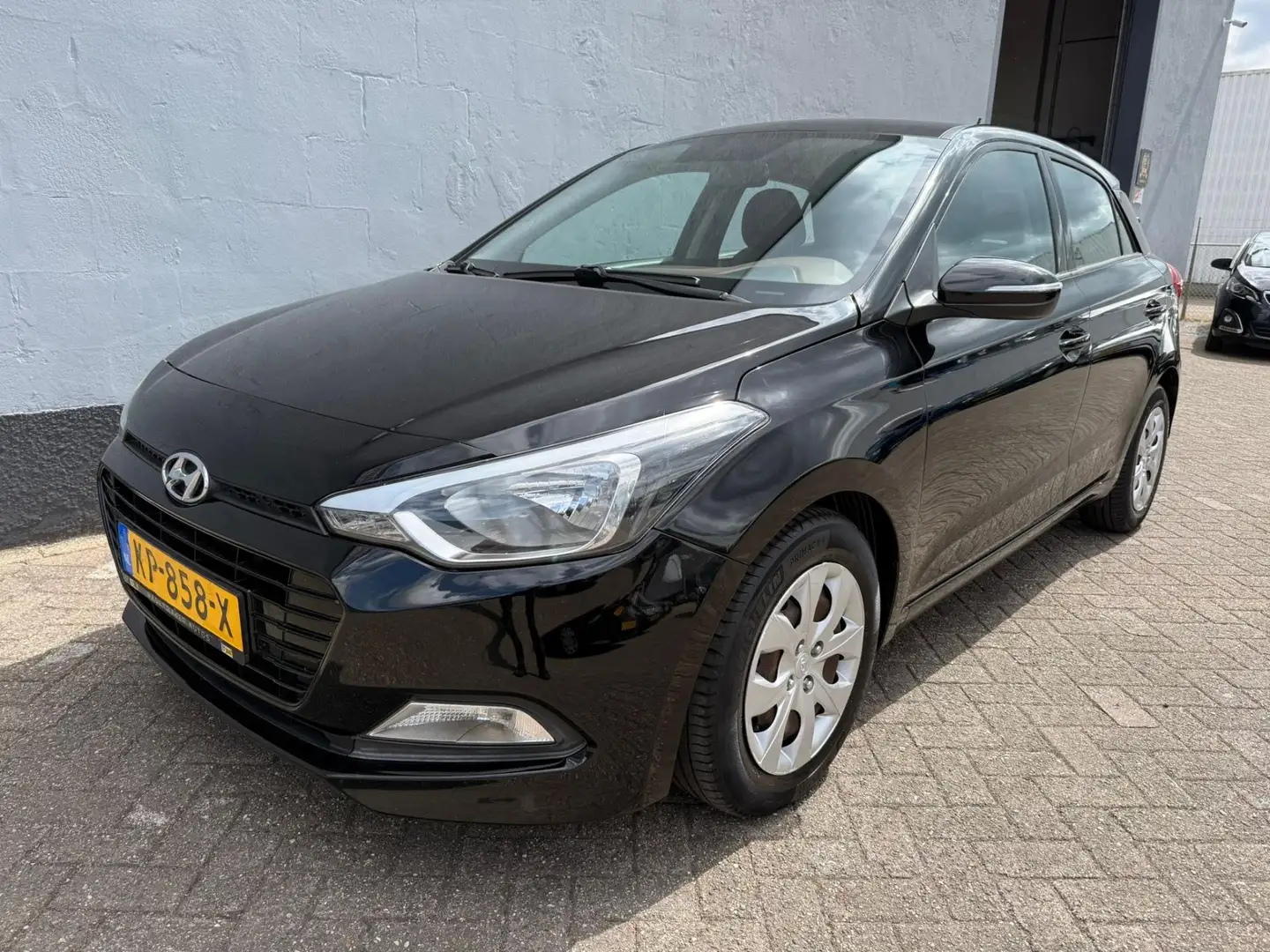 Hyundai i20 1.0 T-GDI i-Drive Cool 5-Deurs - Airco Zwart - 1