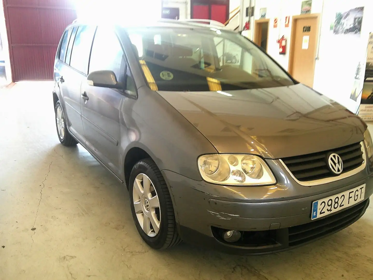 Volkswagen Touran 1.9TDI Edition 105 Gris - 2