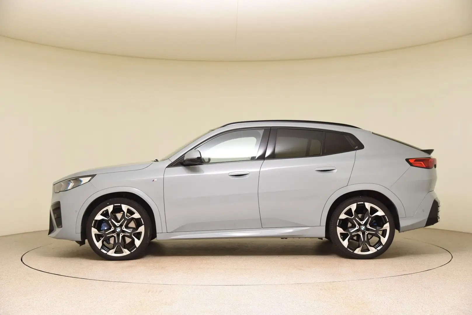 BMW X2 sDrive18d M Sport DriveAss+ AHK Pano H&K 21" Gri - 2