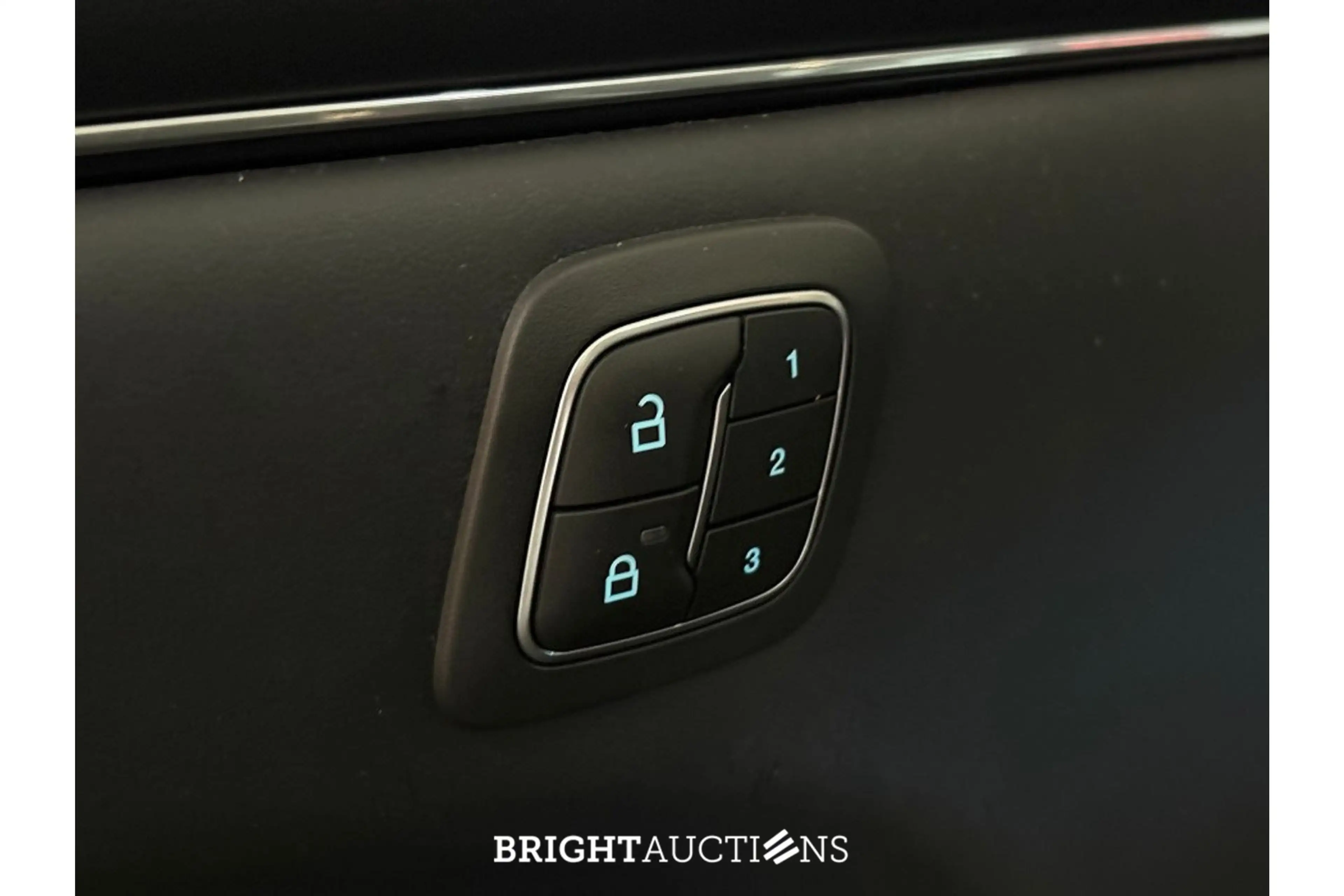 Ford Mustang Extended RWD 98 kWh — photo 13