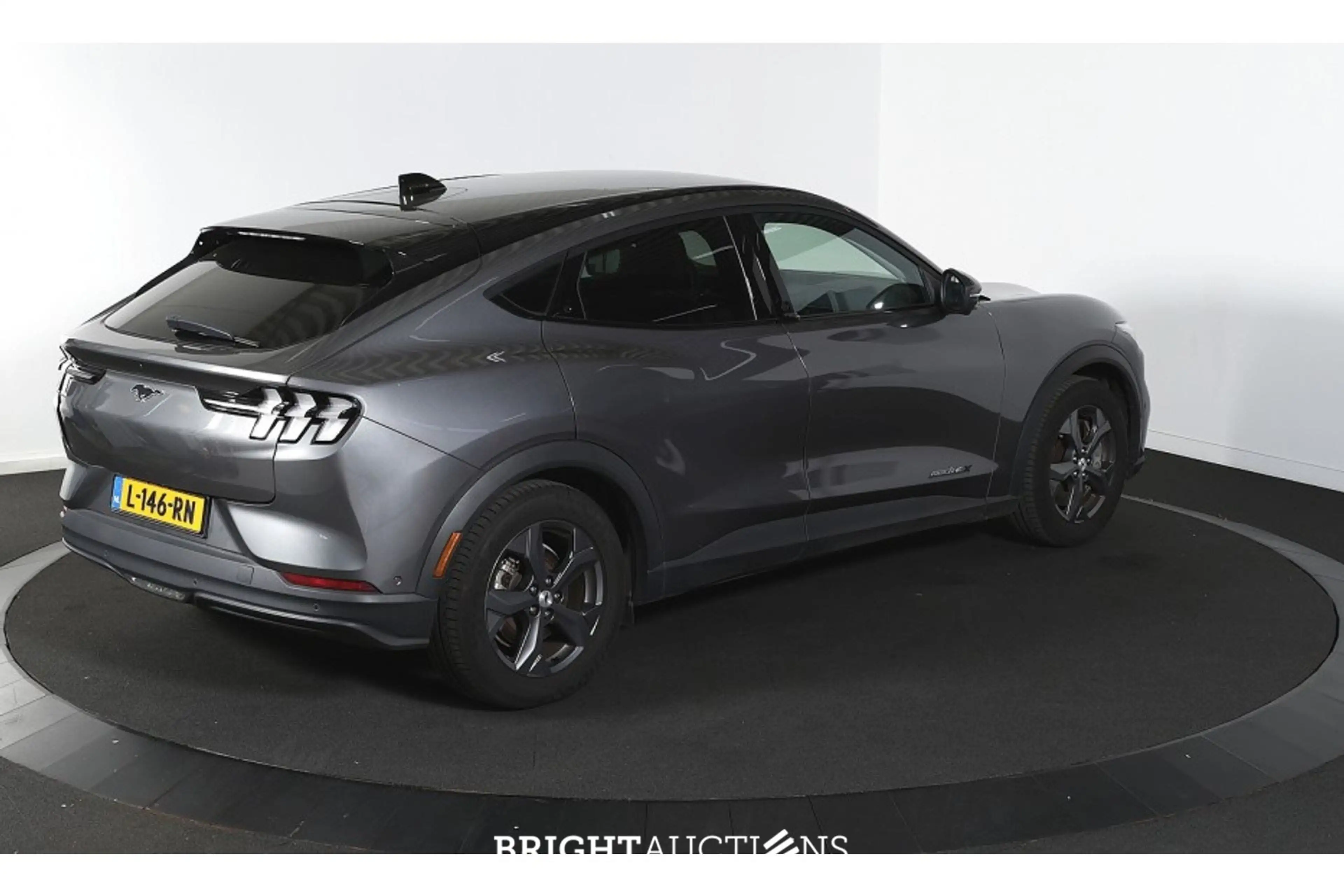 Ford Mustang Extended RWD 98 kWh — photo 3