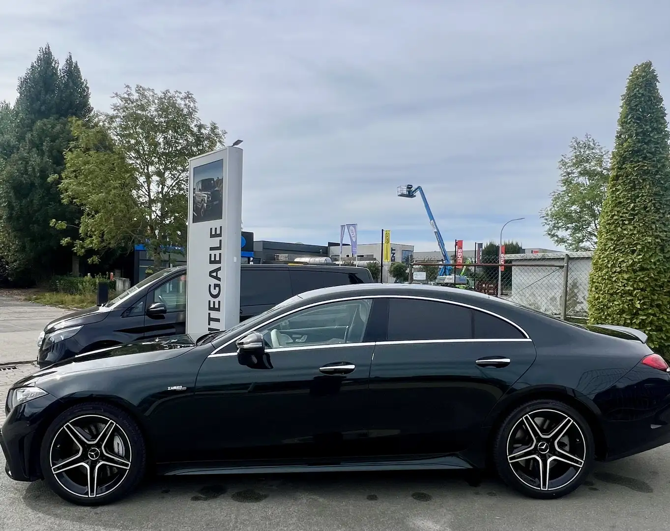 Mercedes-Benz CLS 53 AMG 4MATIC+AMG - DISTRONIC-AIRMATIC-SOUND SYSTEM Vert - 2