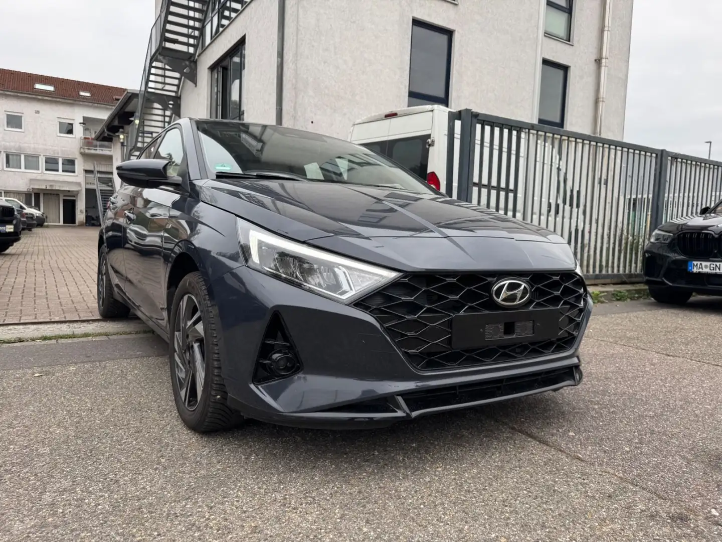 Hyundai i20 Trend Mild-Hybrid Grau - 1