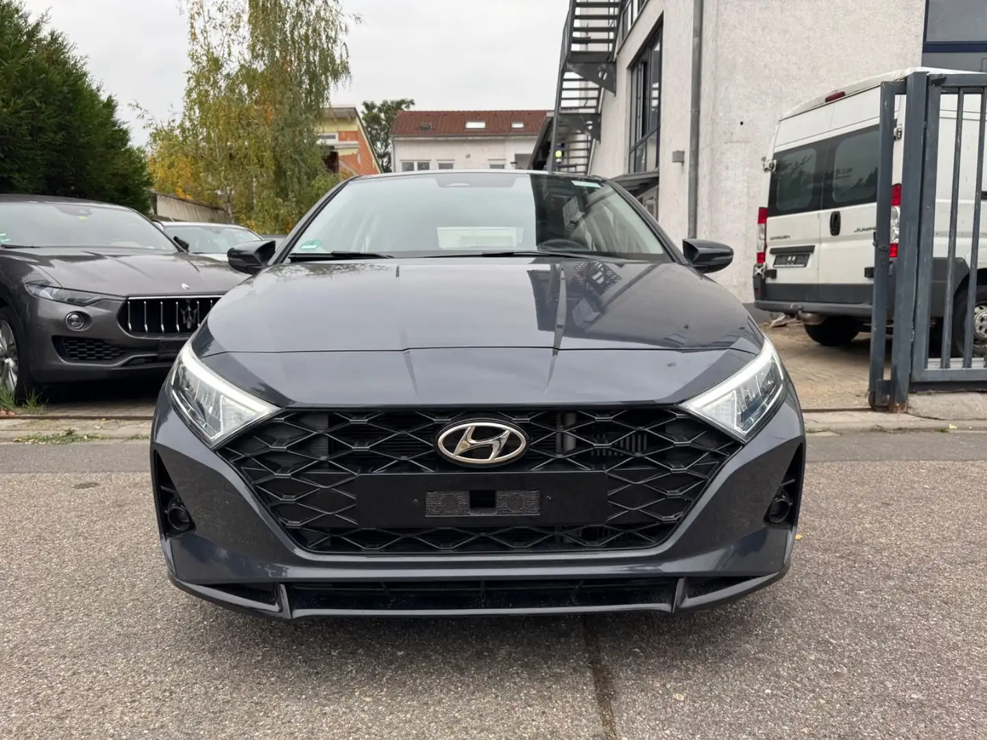 Hyundai i20 Trend Mild-Hybrid Grau - 2