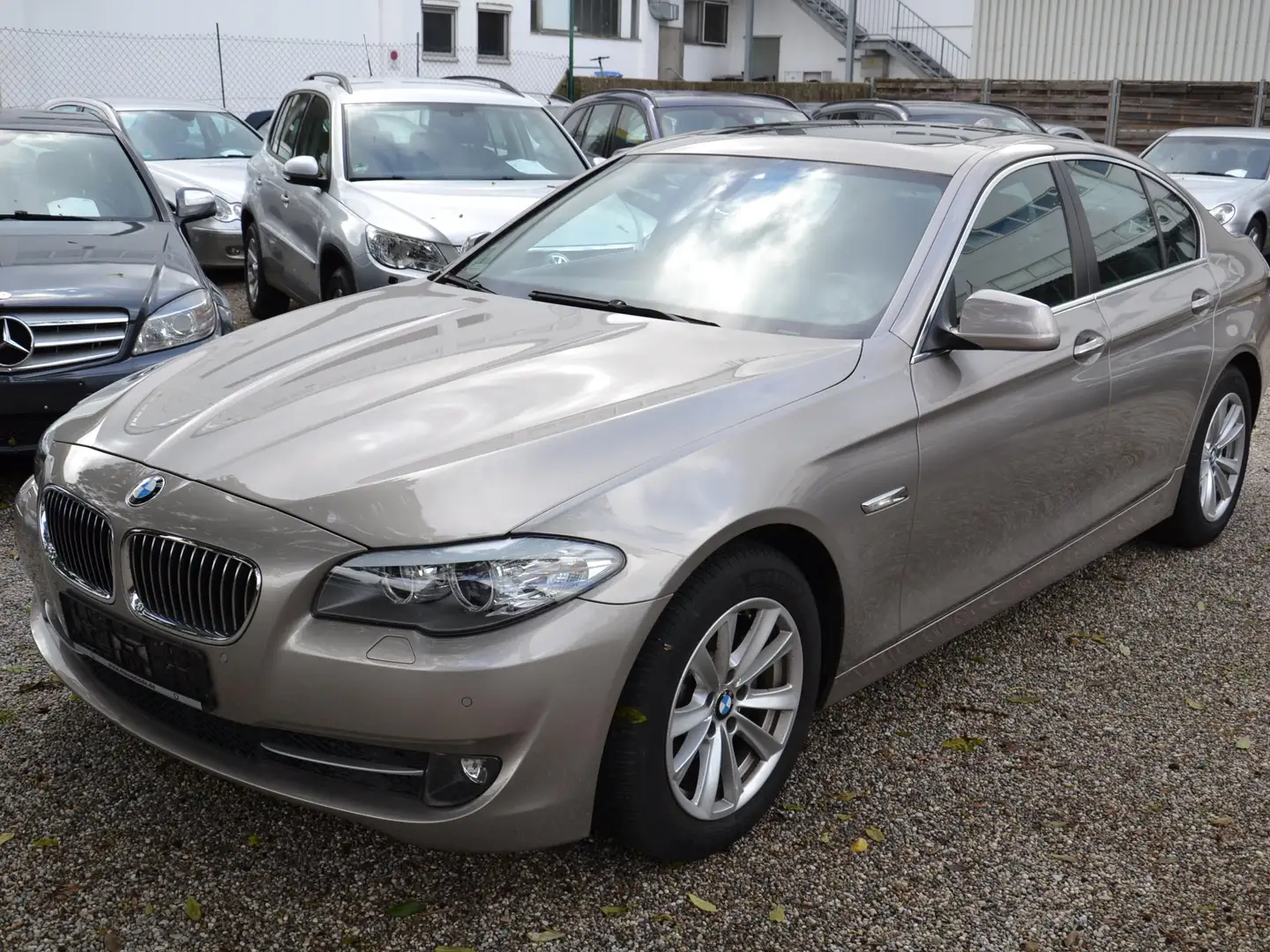 BMW 523 523 i aus 1.Hand, GSD, Leder, Sehr Sauber Zustand. Gris - 2
