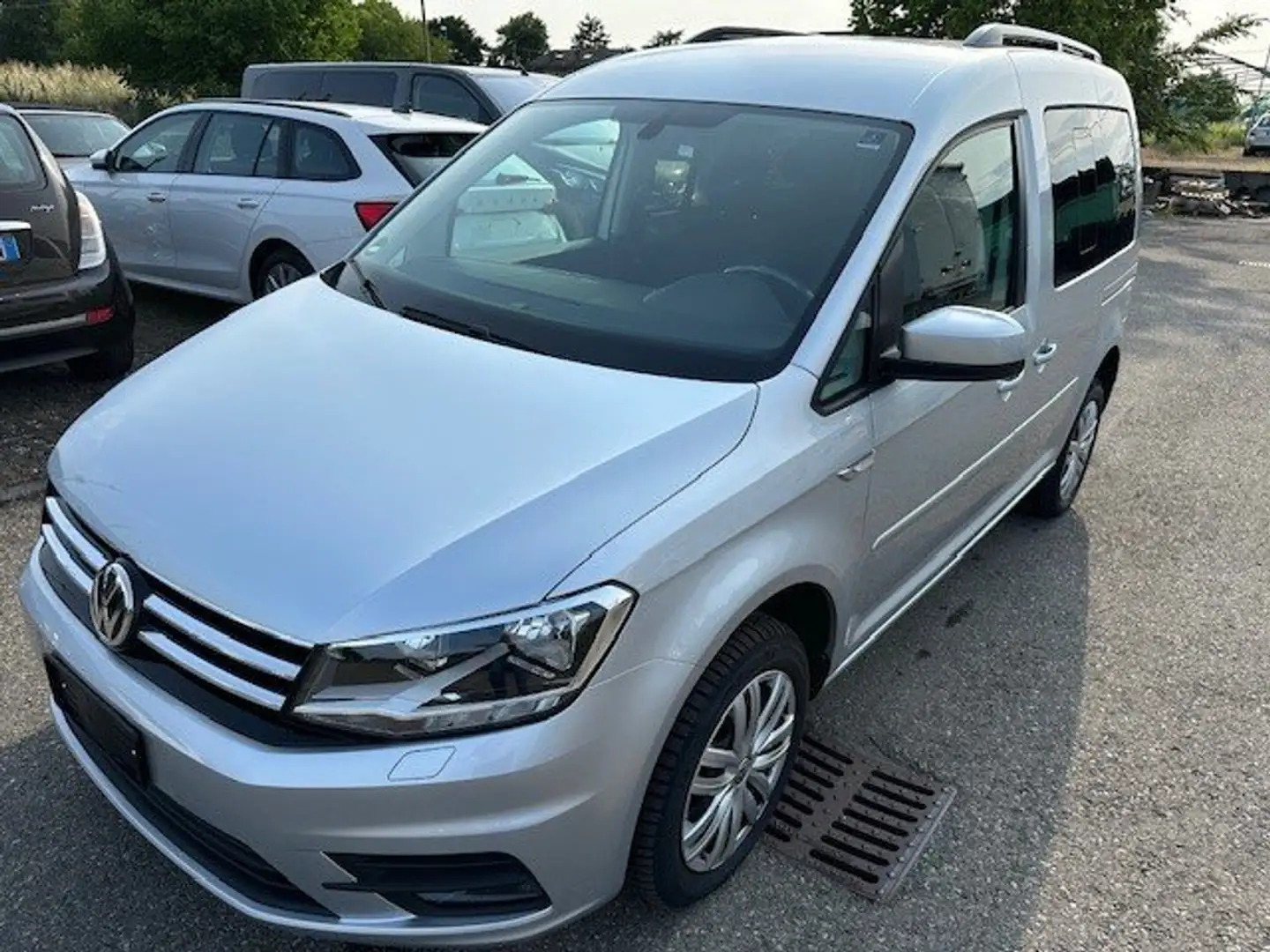 Volkswagen Caddy 2.0 TDI 4 Motion Plateado - 1
