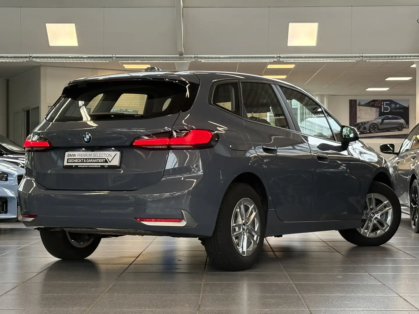 BMW 218 i Active Tourer DA ACC PA+ AdapLED HuD Shz. Grijs - 2