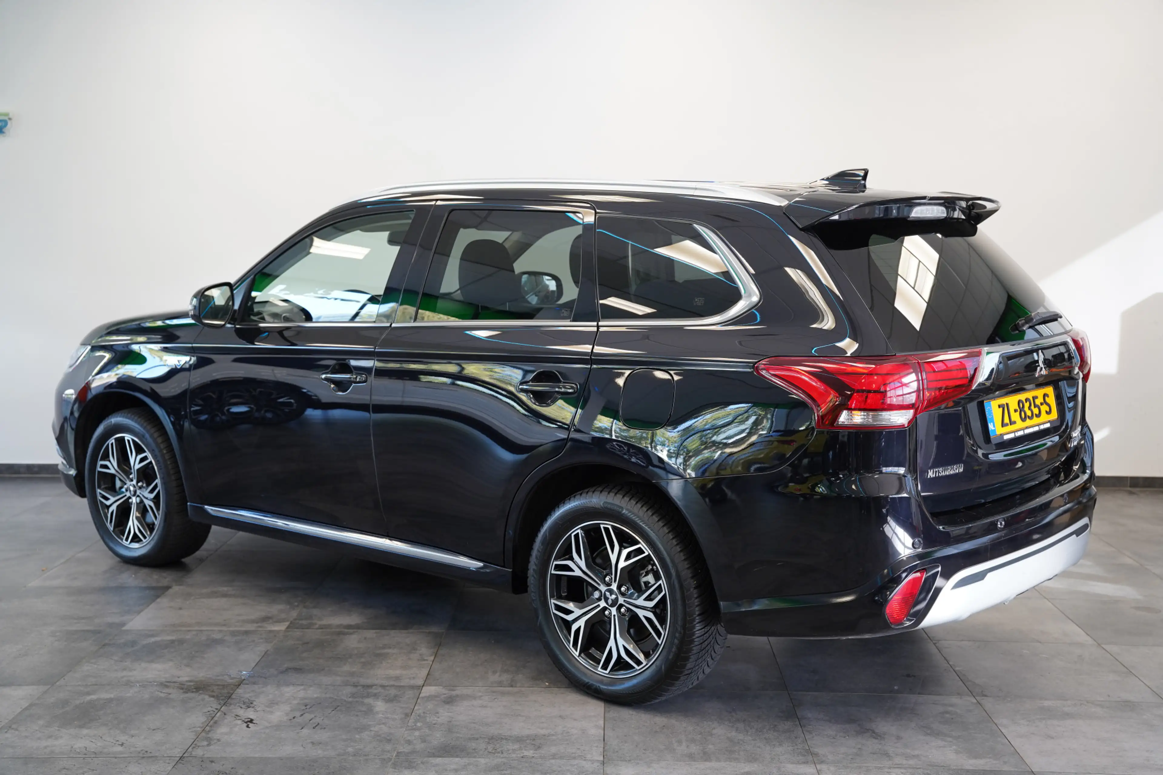 Mitsubishi Outlander 2.4 PHEV Intense+ Opendak Trekhaak — photo 3