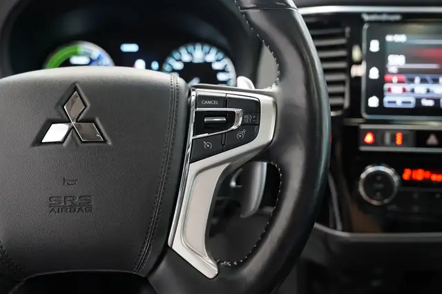Mitsubishi Outlander view 9
