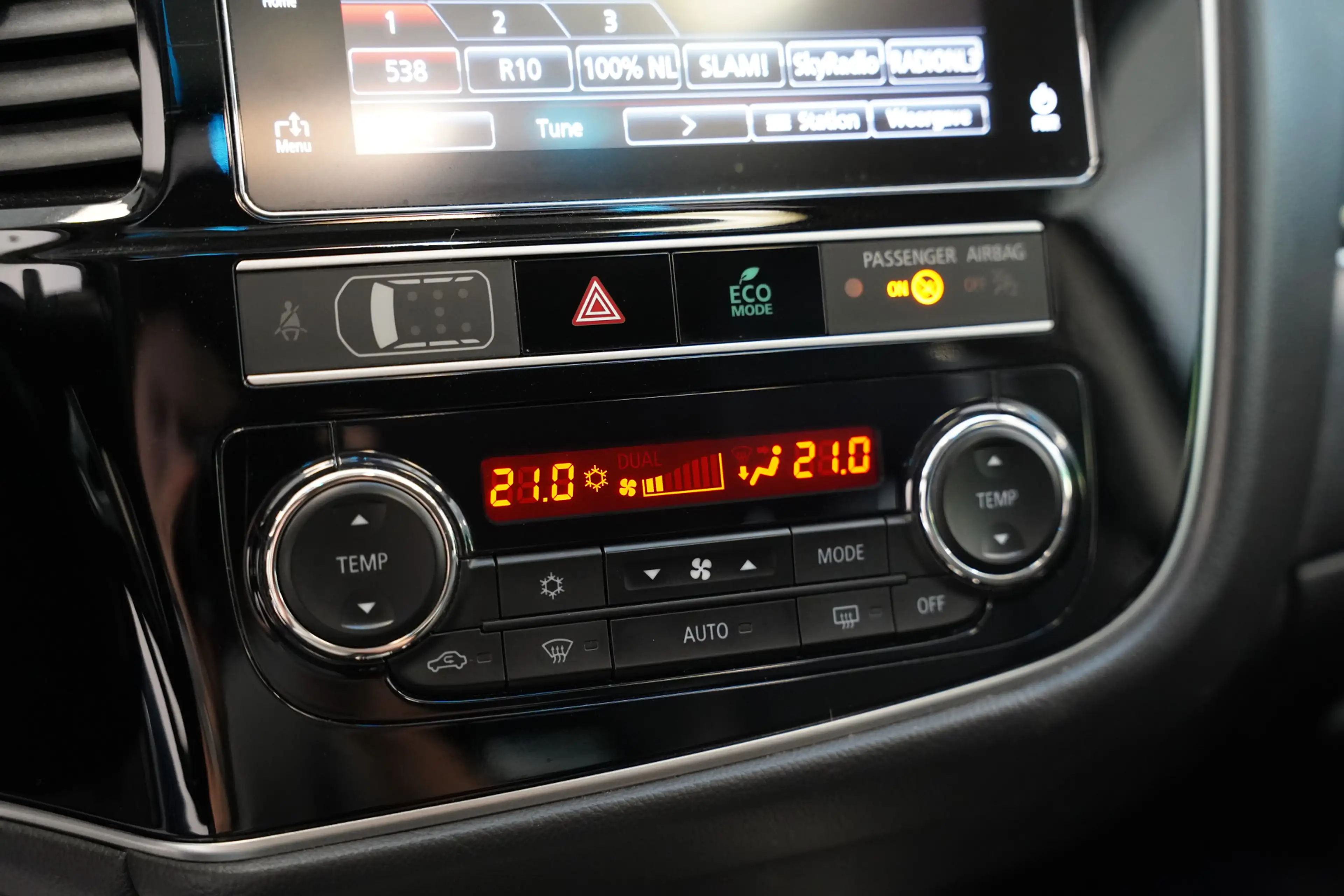 Mitsubishi Outlander 2.4 PHEV Intense+ Opendak Trekhaak — photo 12