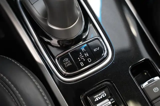 Mitsubishi Outlander view 15