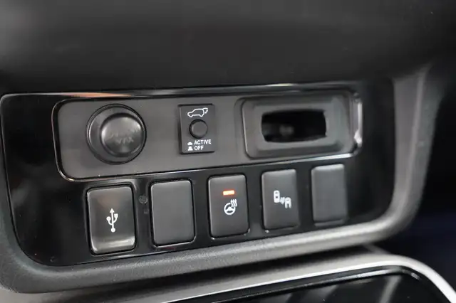 Mitsubishi Outlander view 13