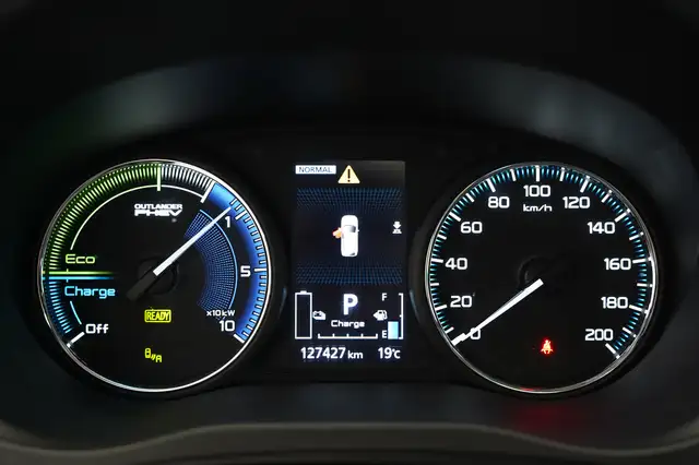 Mitsubishi Outlander view 10