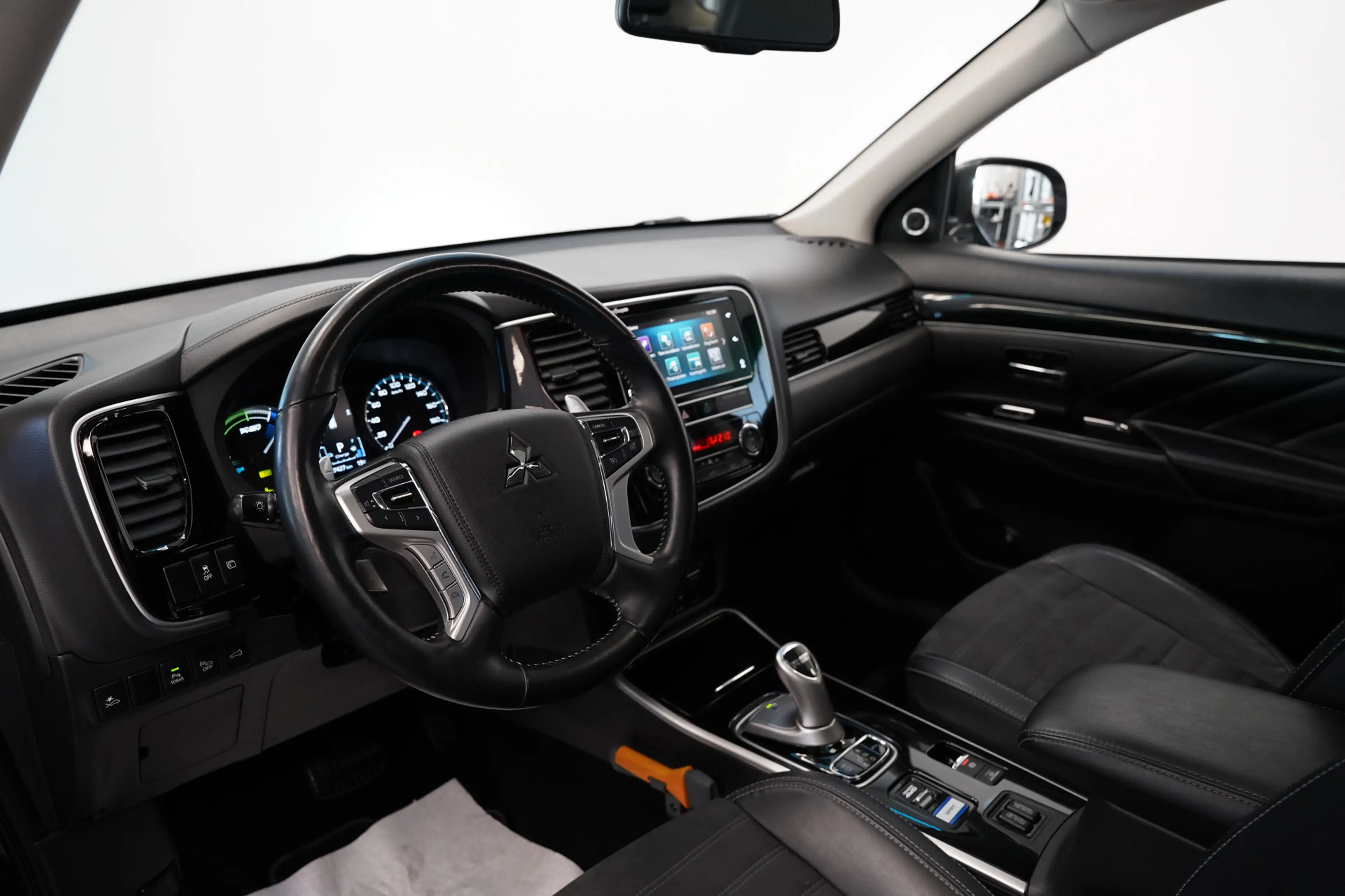 Mitsubishi Outlander 2.4 PHEV Intense+ Opendak Trekhaak — photo 5