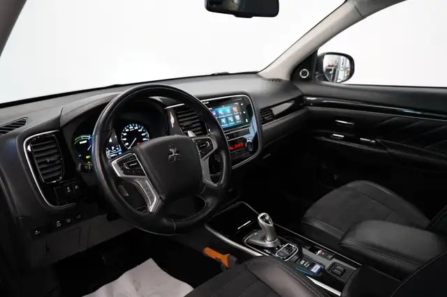 Mitsubishi Outlander view 5