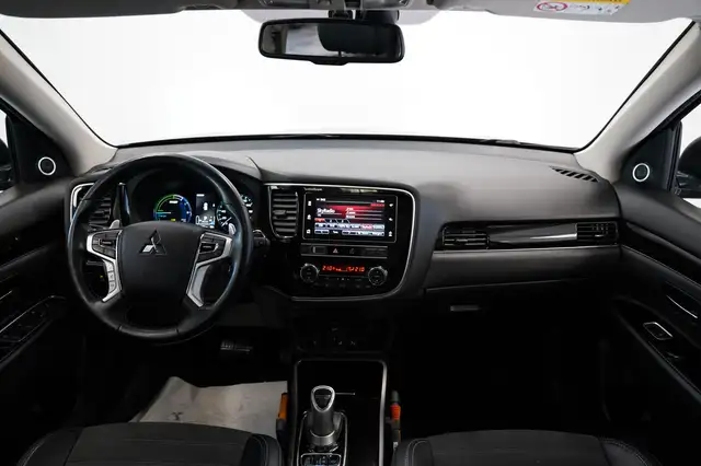 Mitsubishi Outlander view 6