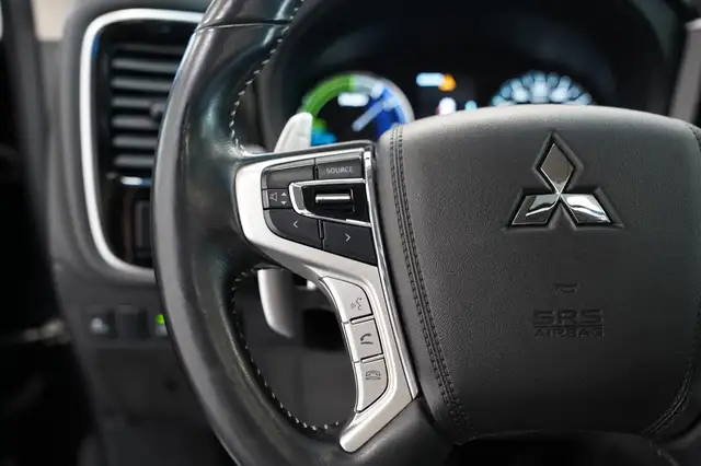 Mitsubishi Outlander view 8