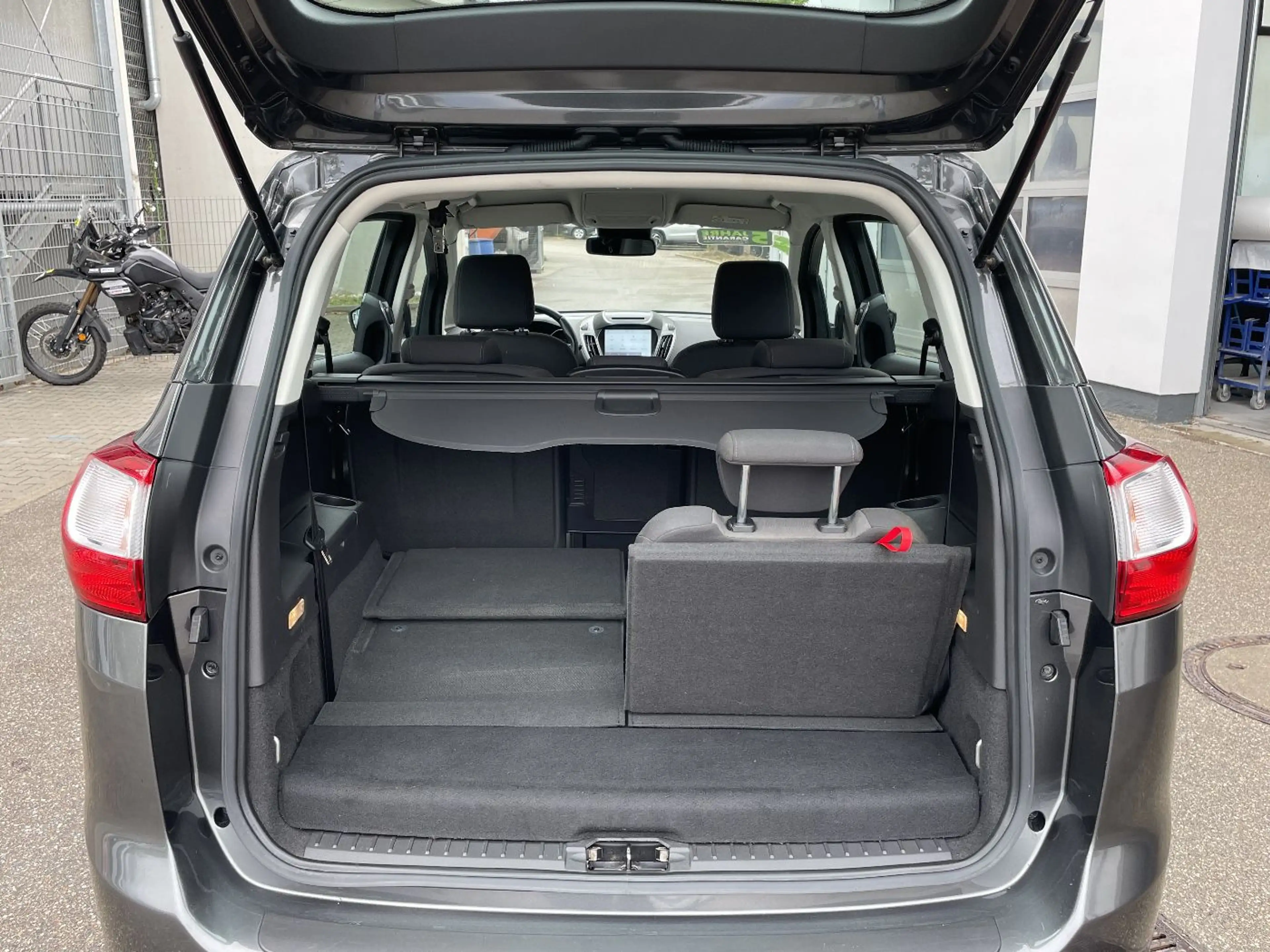 Ford Grand C-Max Titanium Navi Tempomat 7-Sitze SHZ — photo 7