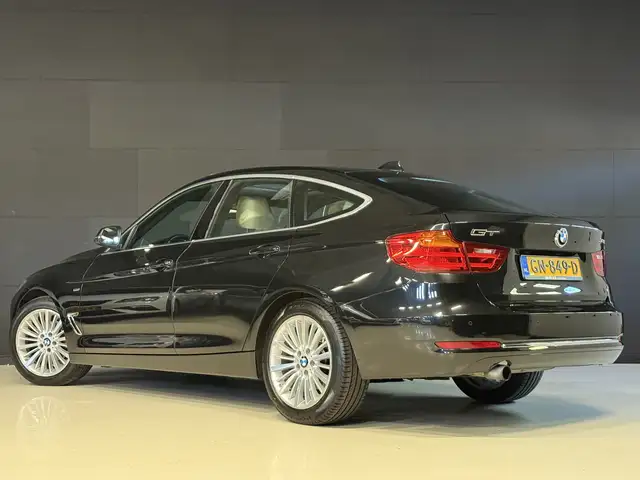 BMW 3 Series view 4