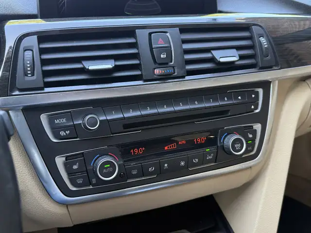 BMW 3 Series view 22
