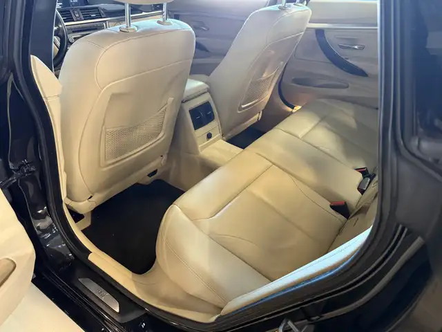 BMW 3 Series view 9