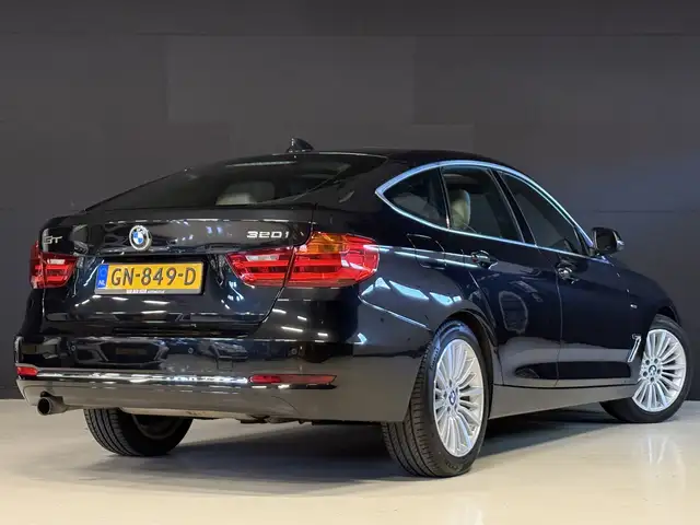 BMW 3 Series view 6