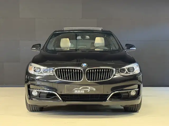 BMW 3 Series view 2