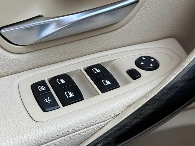 BMW 3 Series view 15