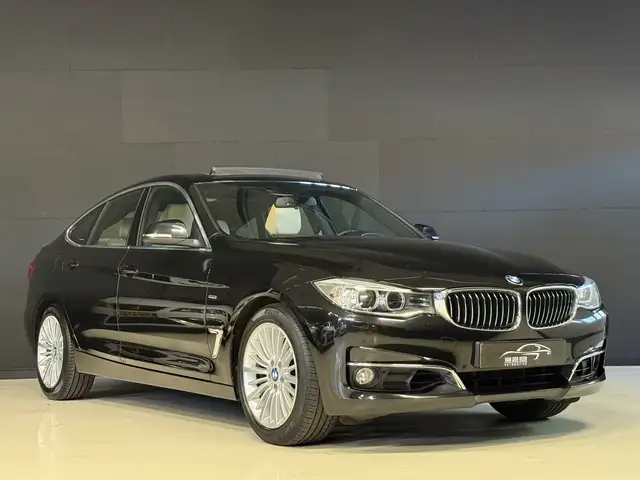 BMW 3 Series view 3