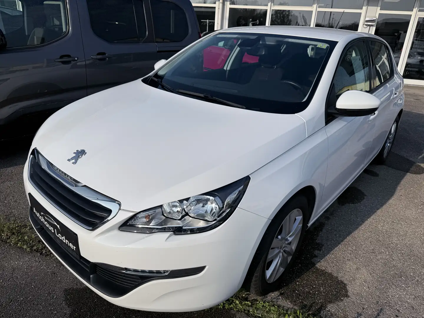 Peugeot 308 Active1,2 VTi 82 Weiß - 1