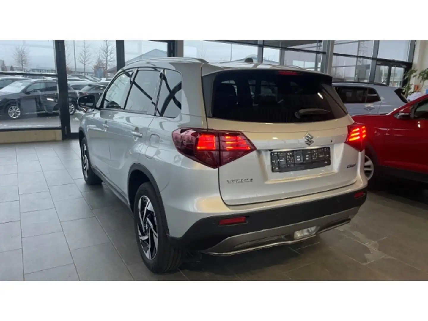 Suzuki Vitara 1.4 Comfort + Facelift AT Navi LED ACC Kamera Sitz Silber - 2