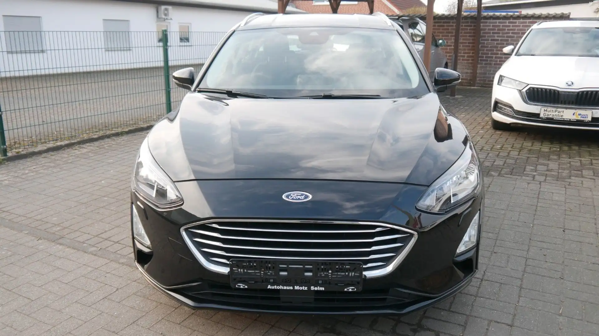 Ford Focus Titanium Turnier Automatik Schwarz - 2