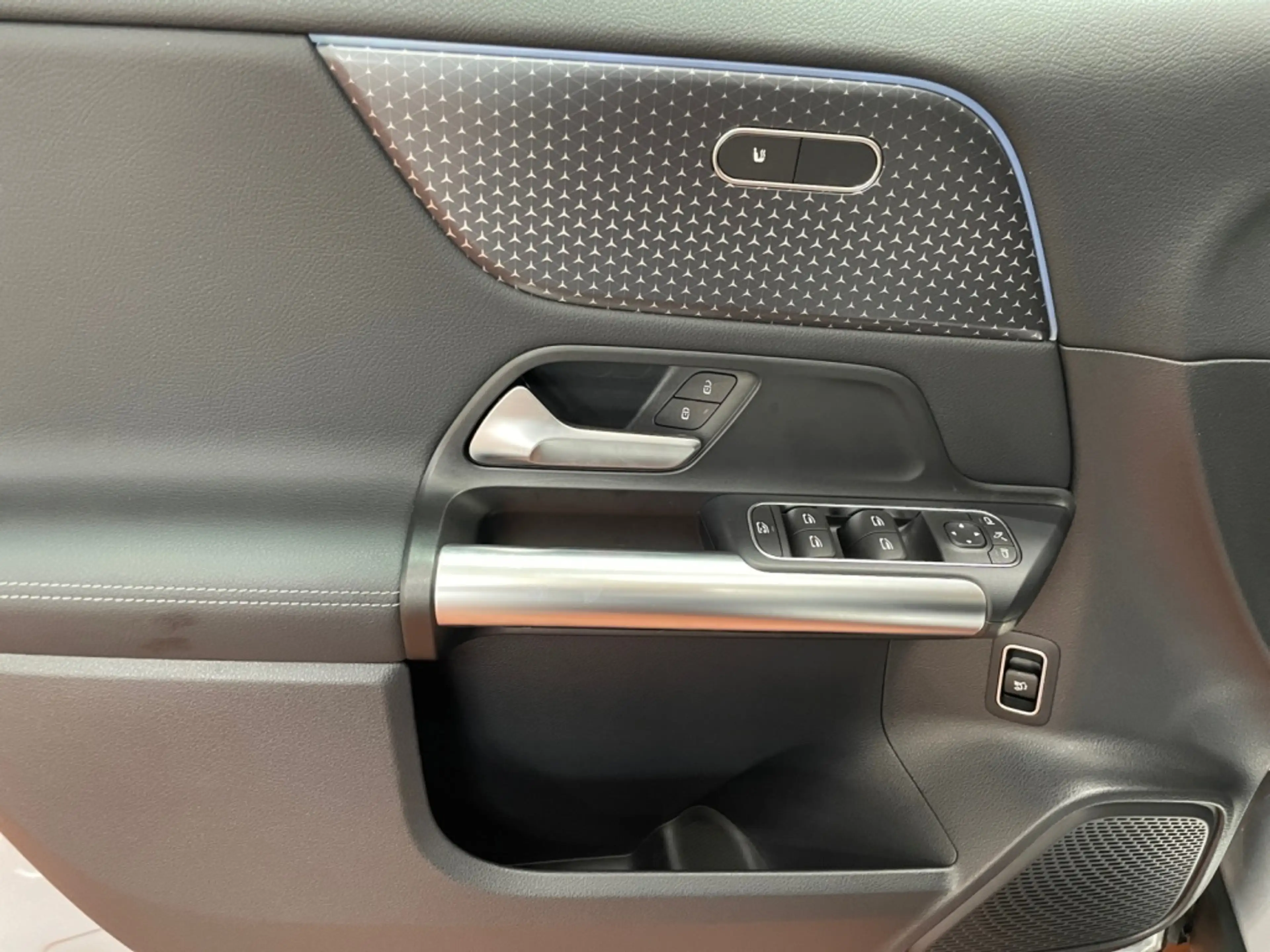 Mercedes-Benz EQA 300 4matic Progressive MBUX+Progressive+Wide — photo 18