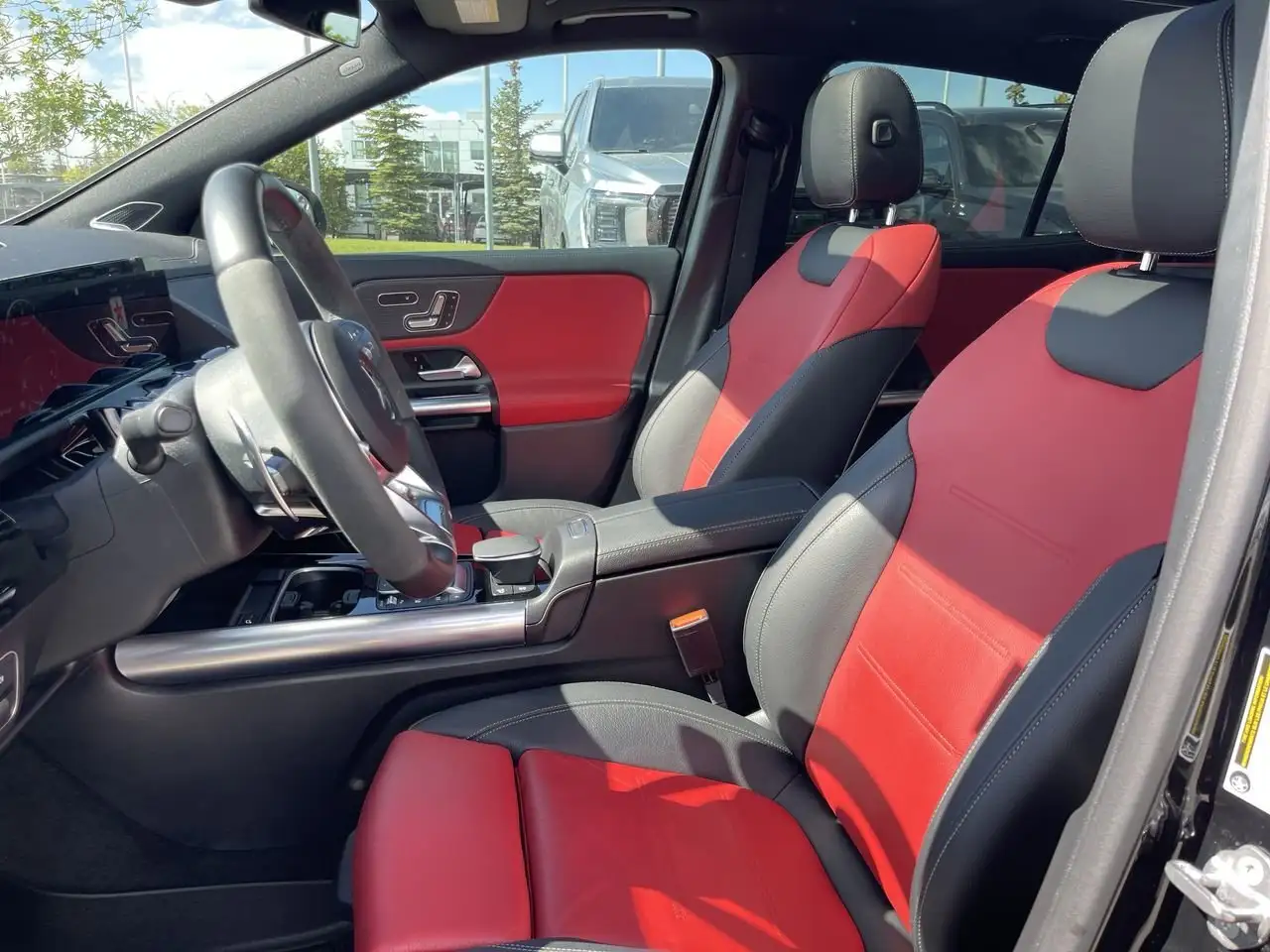 Mercedes-Benz GLA снимка Mercedes-Benz GLA