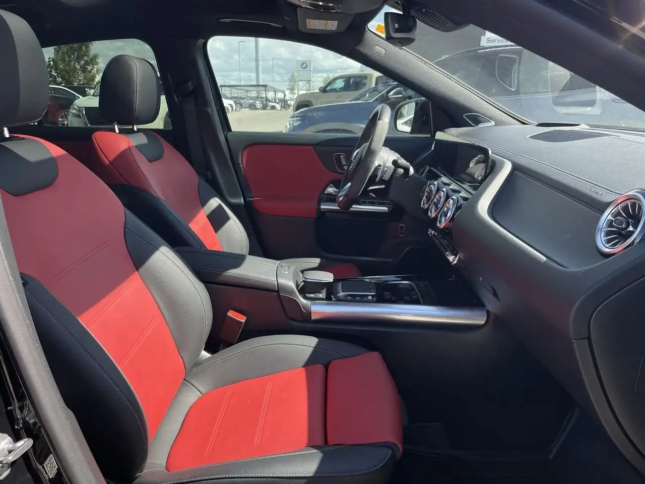 Mercedes-Benz GLA снимка Mercedes-Benz GLA