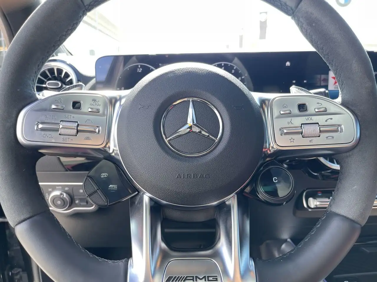 Mercedes-Benz GLA снимка Mercedes-Benz GLA