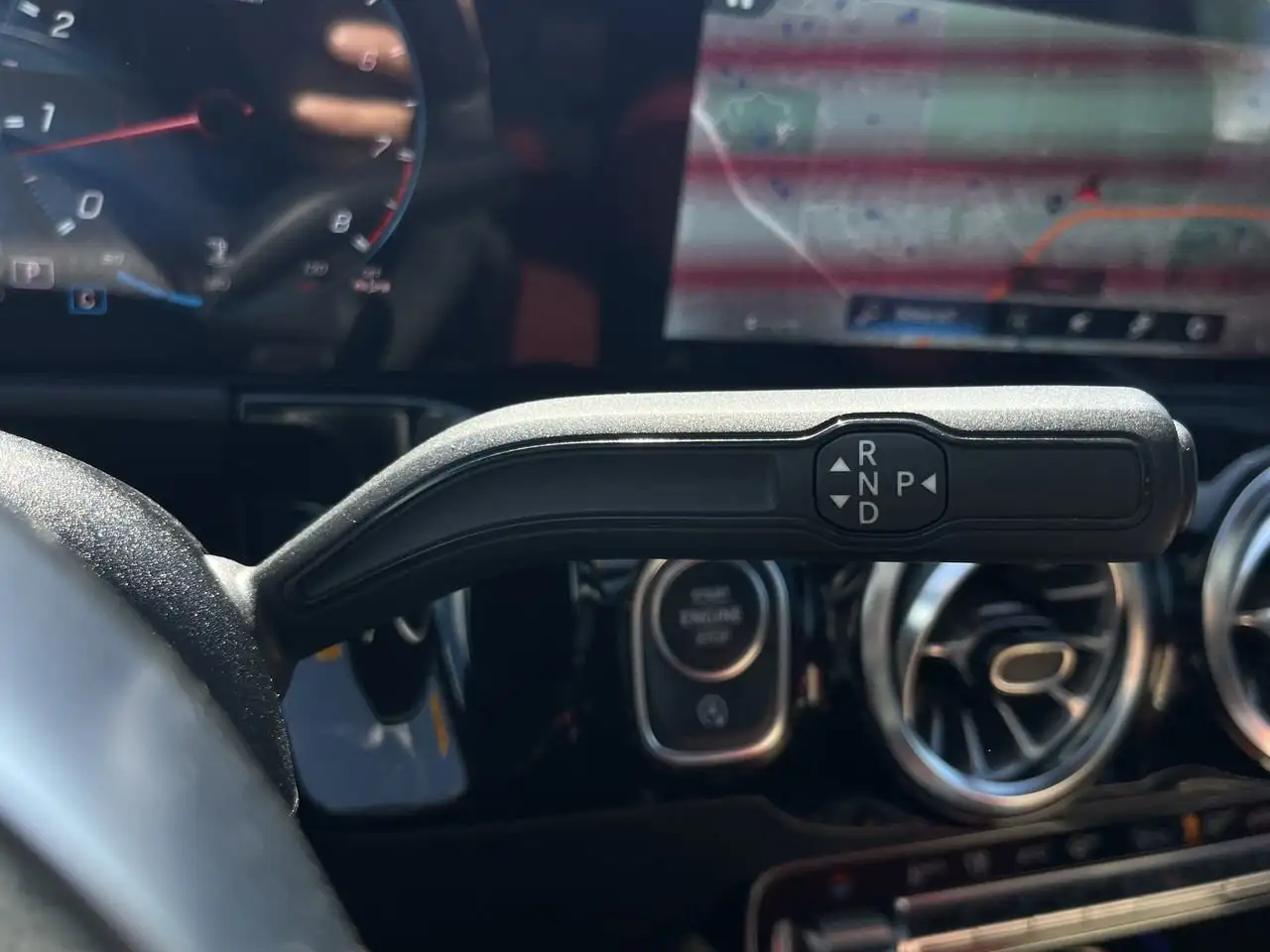 Mercedes-Benz GLA снимка Mercedes-Benz GLA
