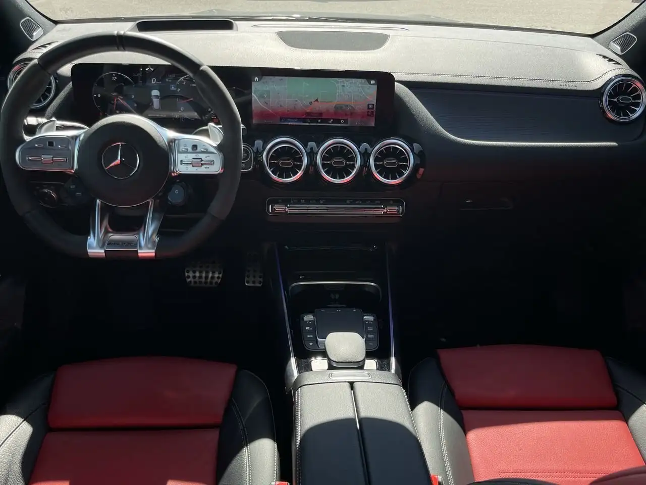 Mercedes-Benz GLA снимка Mercedes-Benz GLA