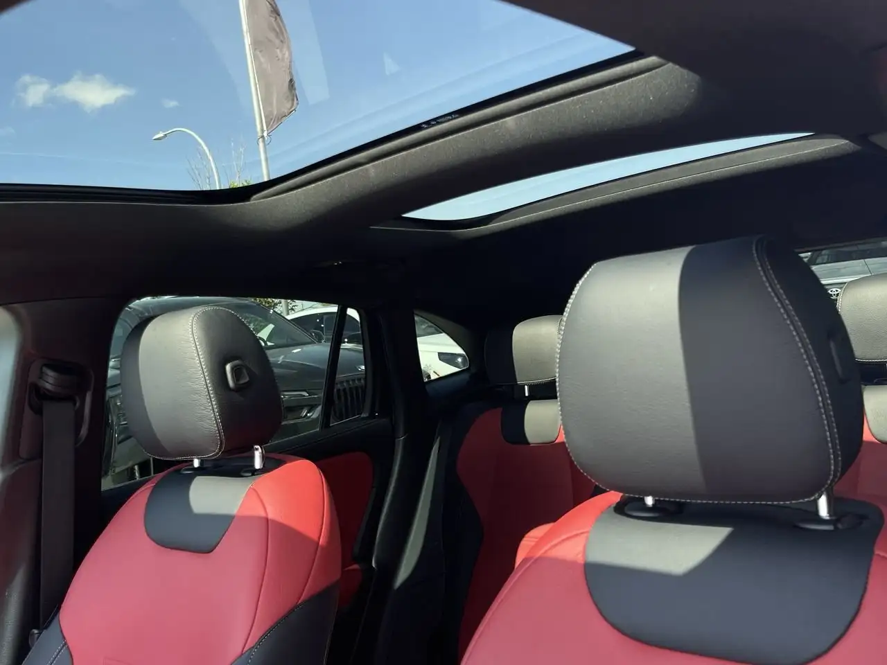 Mercedes-Benz GLA снимка Mercedes-Benz GLA