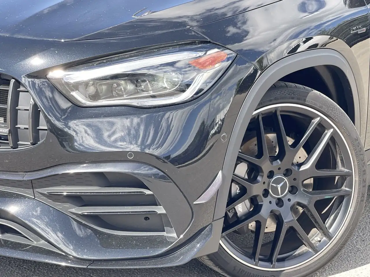 Mercedes-Benz GLA снимка Mercedes-Benz GLA