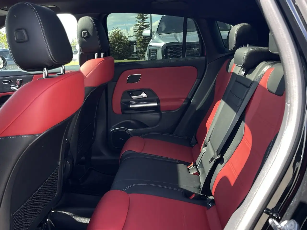 Mercedes-Benz GLA снимка Mercedes-Benz GLA
