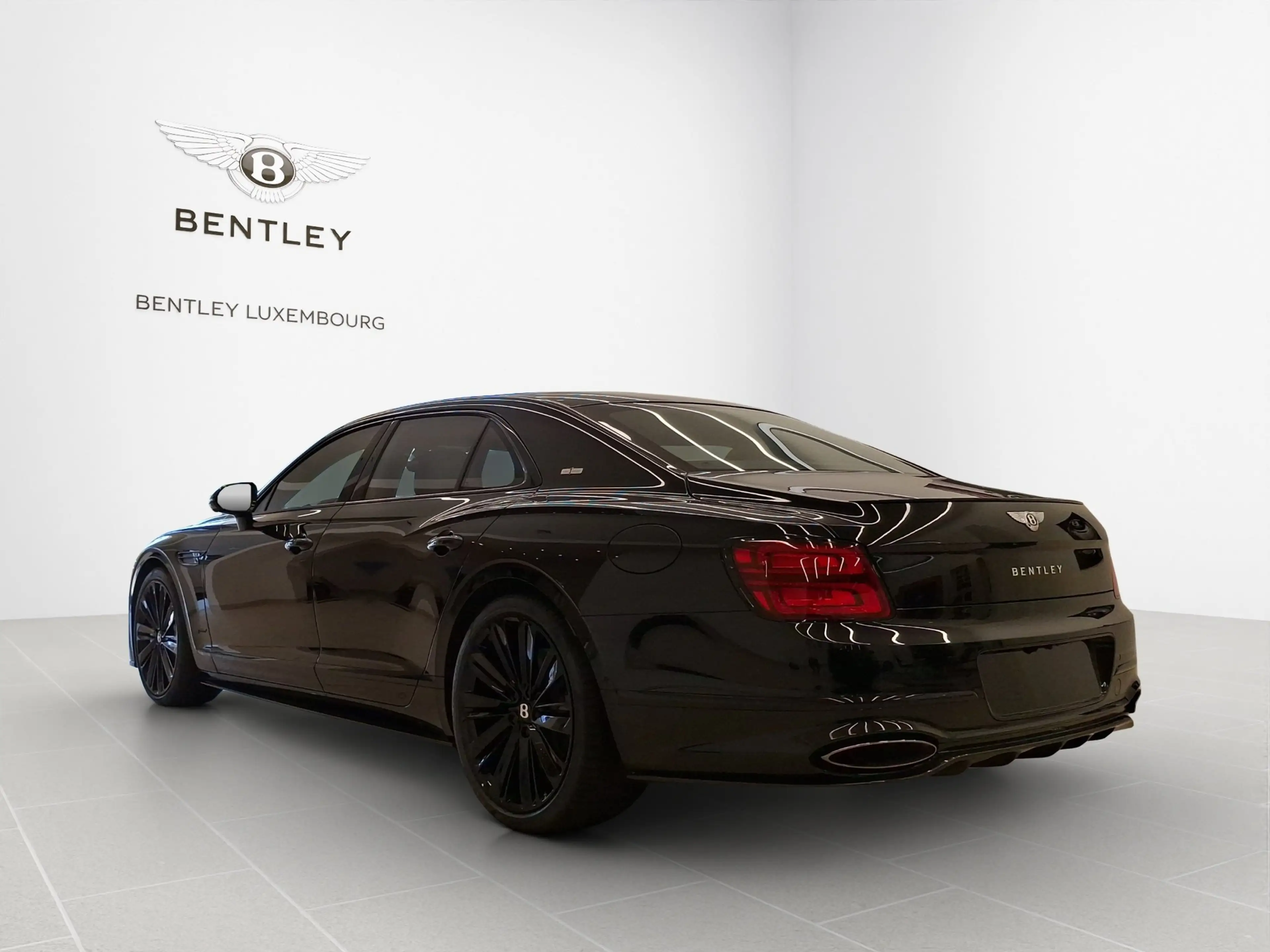 Bentley Flying Spur New Flying Spur V8 PHEV Speed — photo 3