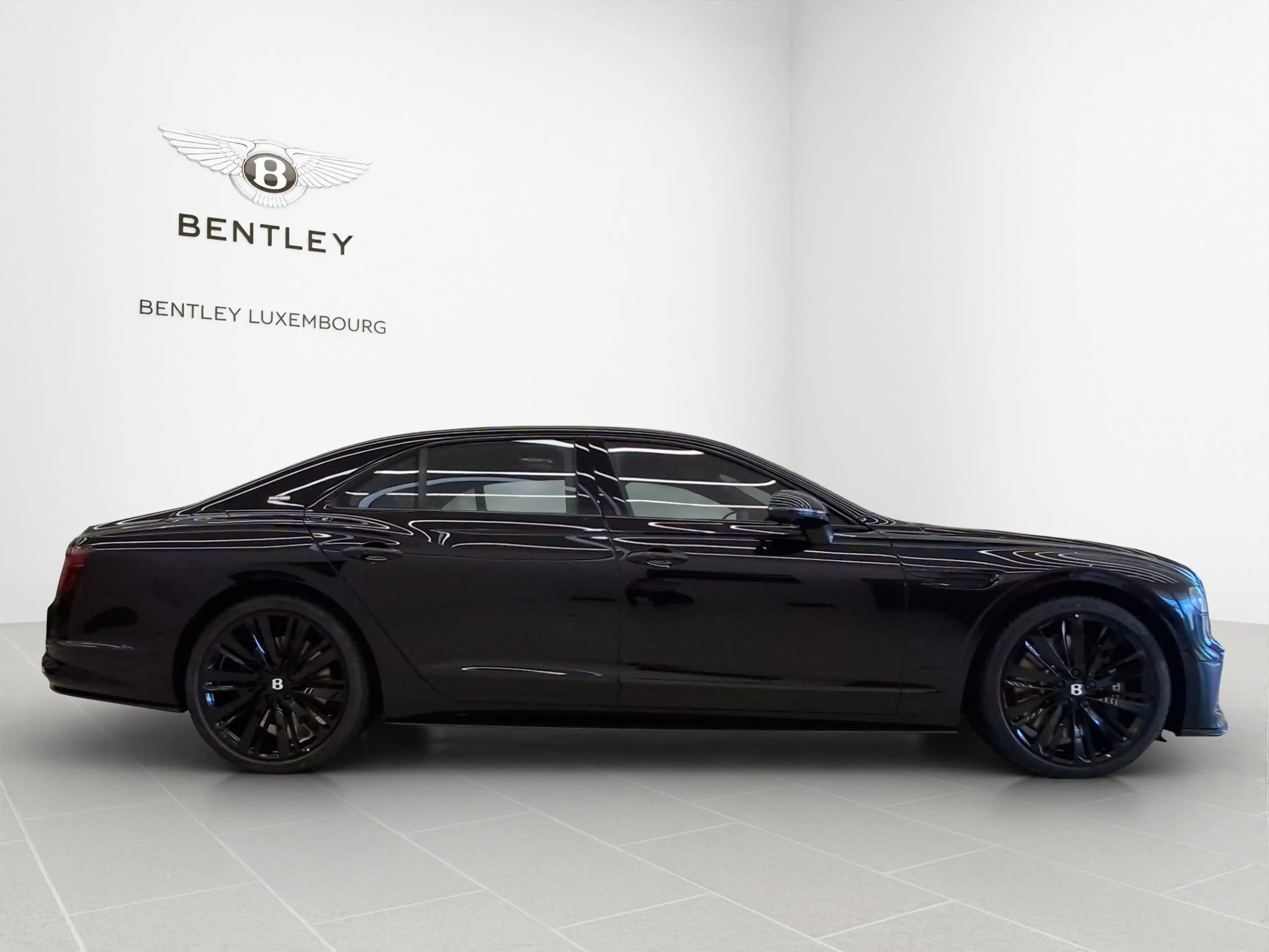 Bentley Flying Spur New Flying Spur V8 PHEV Speed — photo 5