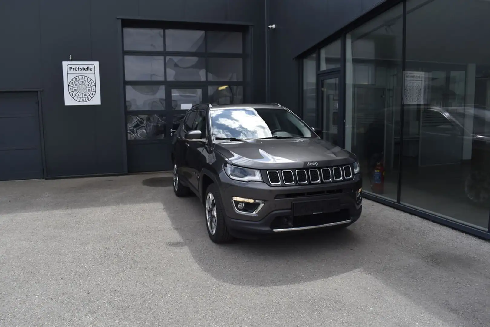 Jeep Compass Limited AWD Grau - 1