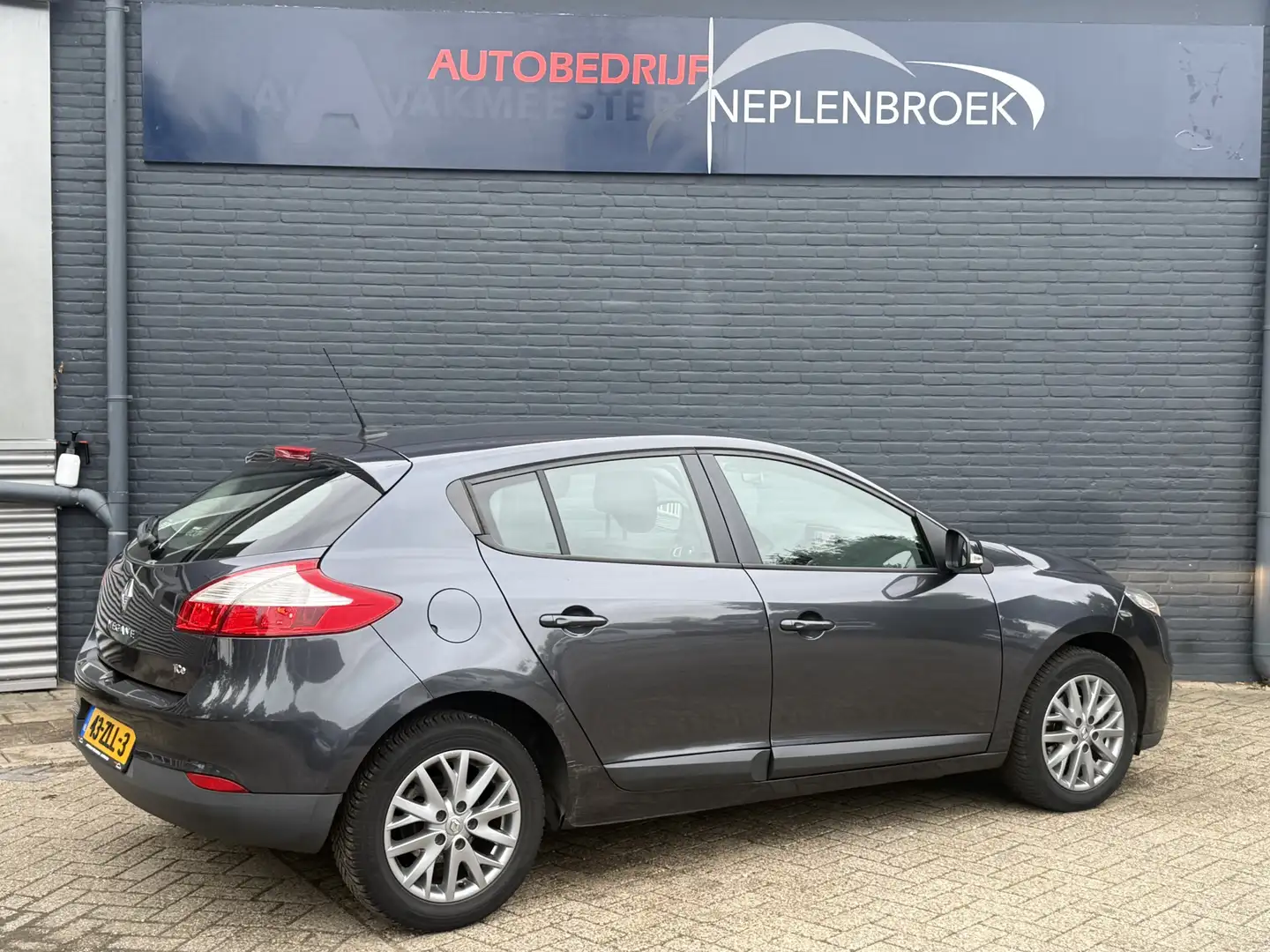 Renault Megane 1.2 TCe Expression Bj 2013 Km 140.000 Navi,16Inch, Grijs - 2