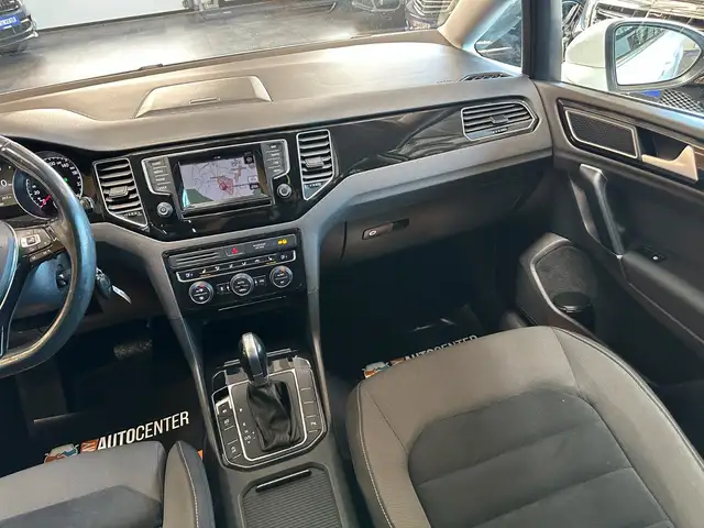 Volkswagen Golf Sportsvan view 6
