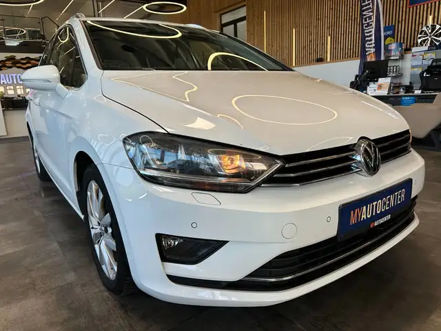 Volkswagen Golf Sportsvan view 3